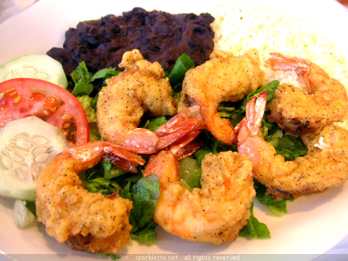 Breaded shrimp served with rice and corn tortillas