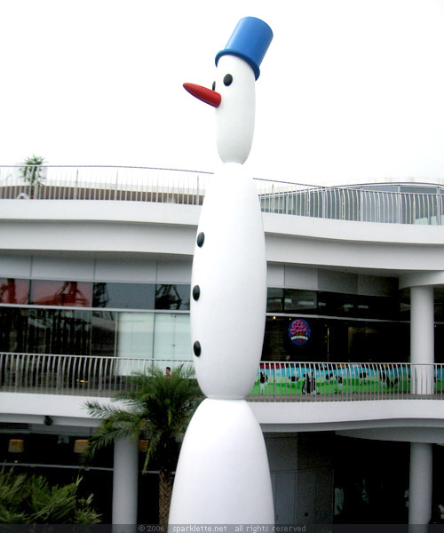 Snowman in sunny Singapore