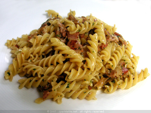 Fusilli con Pancetta e Pepe (Short pasta with bacon, sweet onions, black pepper and parmesan cheese)