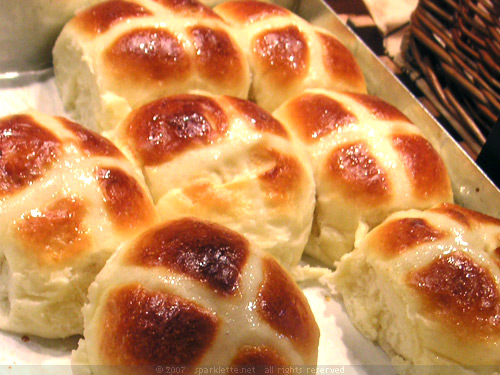 Swiss cross buns