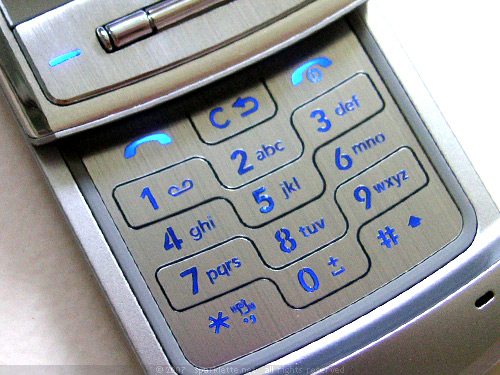 LG Shine 3G mobile phone keypad