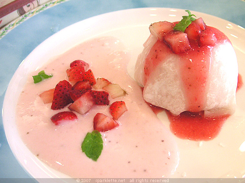 Strawberry ice cream wrapped in rice cake sheet