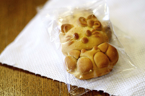 Hello Kitty-shaped mooncake biscuit