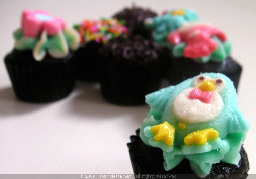 Penguin-shaped mini cupcake