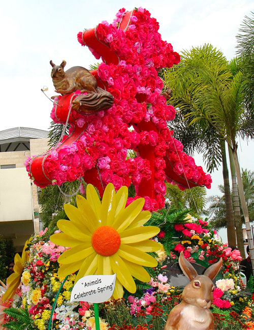 Giant floral display of the Chinese character "Chun"