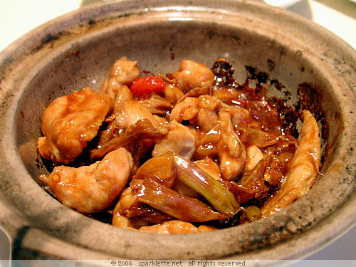 Claypot Braised Diced Chicken with Garlic Cloves, Ginger and Basil Leaves