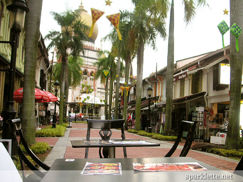 Dining with Sultan Mosque in the background