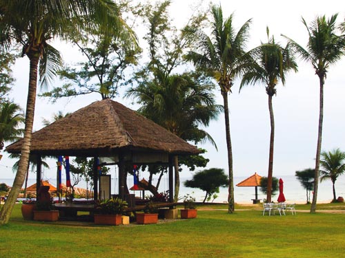 Outdoor massage at Bintan Lagoon Resort