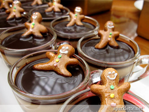 Gingerbread man tiramisu shots