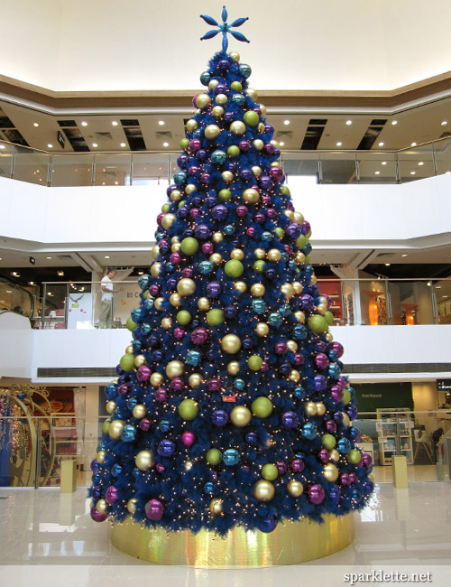 Christmas tree at West Coast Plaza