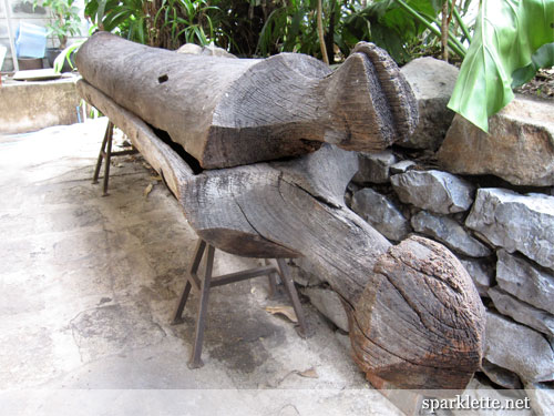 Log coffin