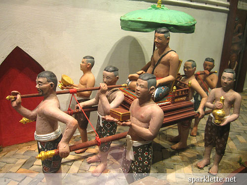 Model of people carrying a sedan chair