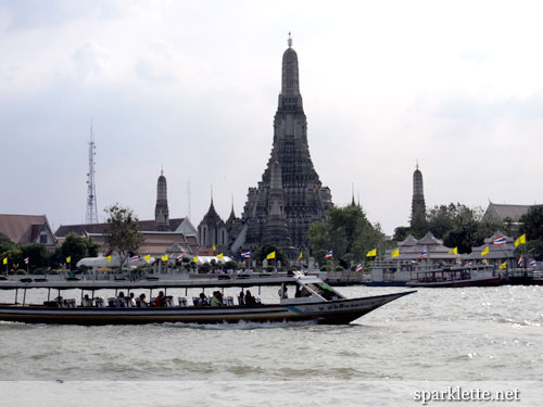 Silhouette of Wat Arun, the Temple of Dawn, Bangkok