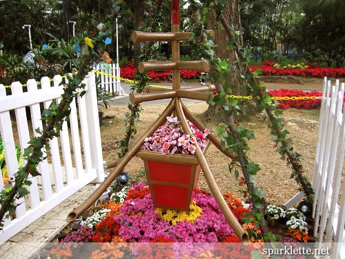 A floral display of the Chinese character "Chun"