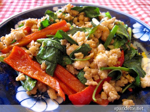 Fried minced chicken with chilli and basil