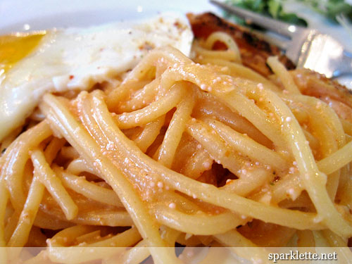 Mentaiko (spicy cod roe) spaghetti with salmon tataki