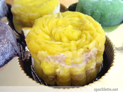 Durian snowskin mooncake