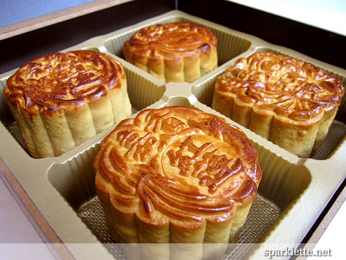 Classic mreooncakes from Kia Hiang Restaurant, Singapore