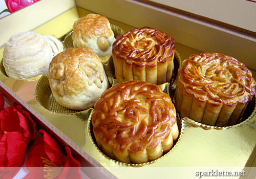 Mini lotus paste mooncakes