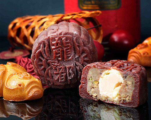 Black forest mooncake from Rendezvous Hotel, Singapore