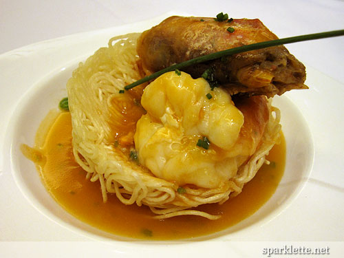 Crispy noodle with king prawn