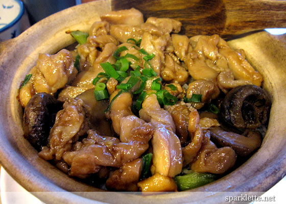Claypot rice with chicken & mushroom