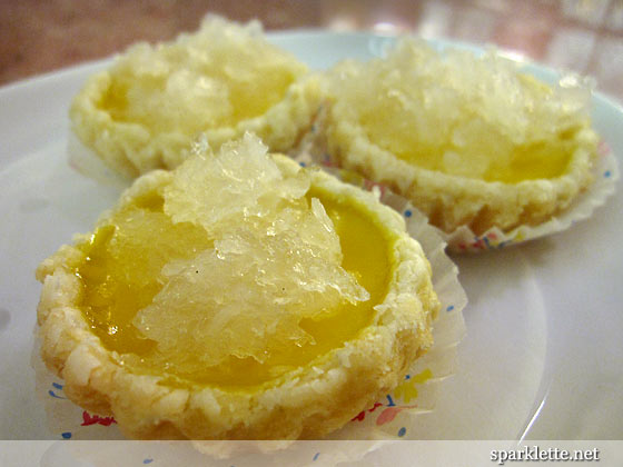 Baked egg tart with bird's nest