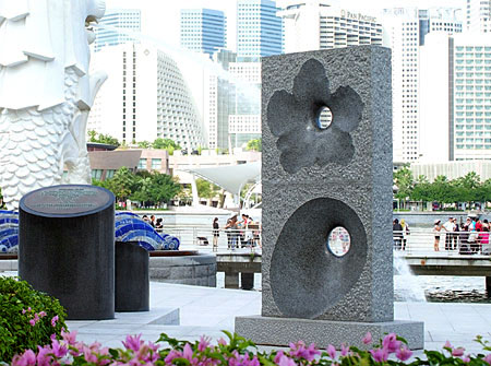 Conversation From Nature granite sculpture by Lee Soo Hong