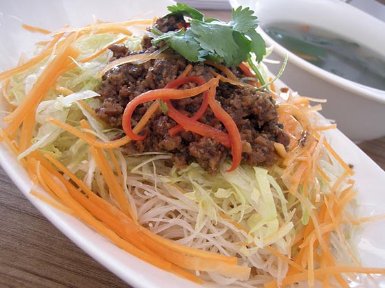 Brown Rice Vermicelli with Minced Oats Fresh Lettuce