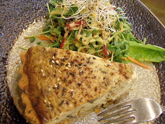 Vegan quiche with salad (organic)