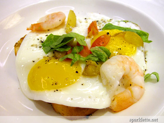 Shrimp & egg on toast with rocket