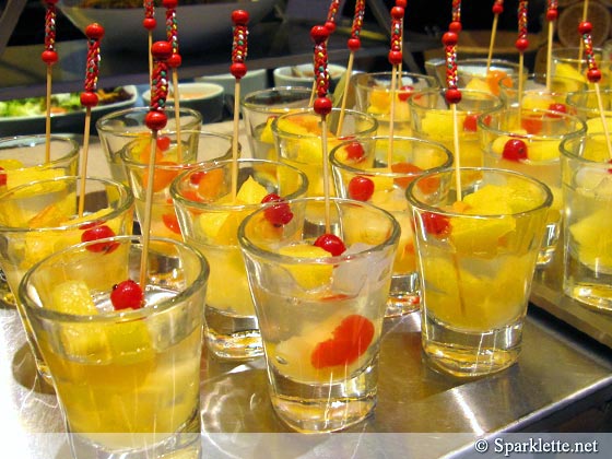 Fruit jelly cocktail