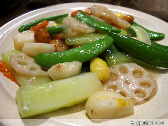 Stir-fried lotus root with macadamia nuts