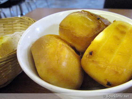 Mantou (bread) to go with chilli crab