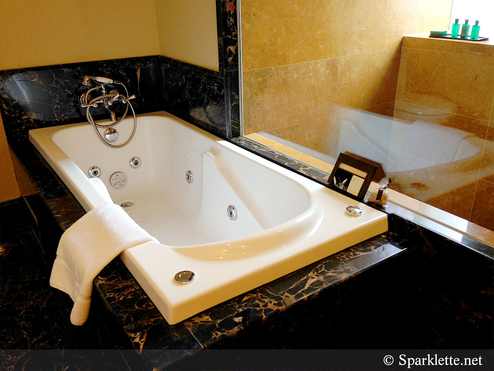 The Scarlet Hotel Splendour Suite Jacuzzi